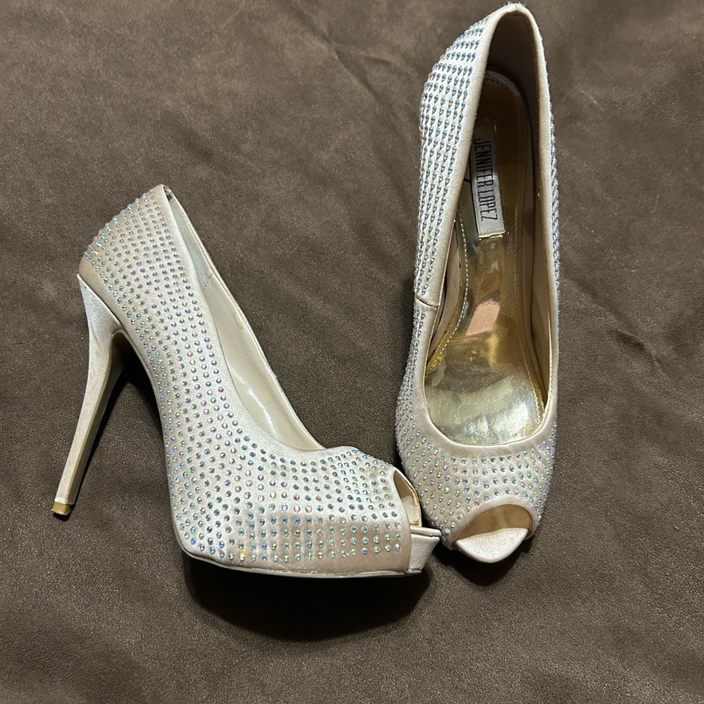 Jennifer Lopez heels 8.5